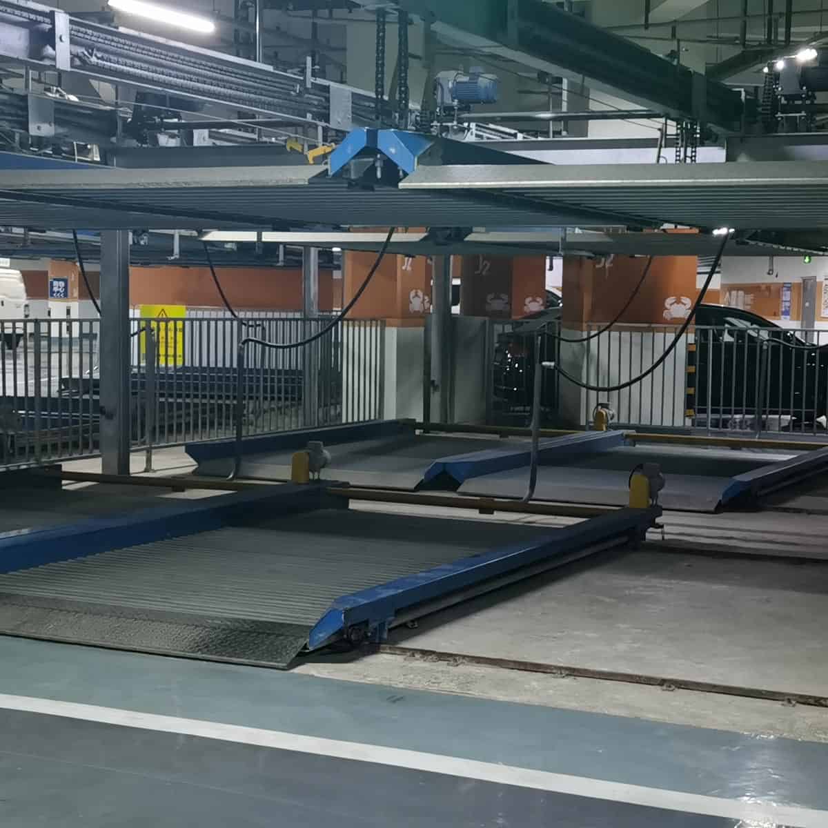 二層重列升降橫移機械式立體停車設備